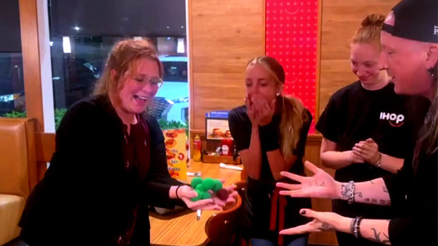 スポンジボール・ダンパー［ハンディ・ダンディ・ダンパー］演技