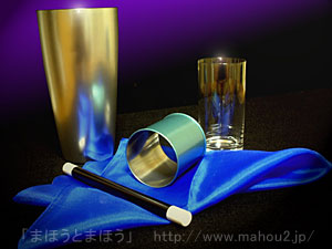気化する水入りコップ